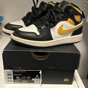 Kids Jordan 1 mid size 11c